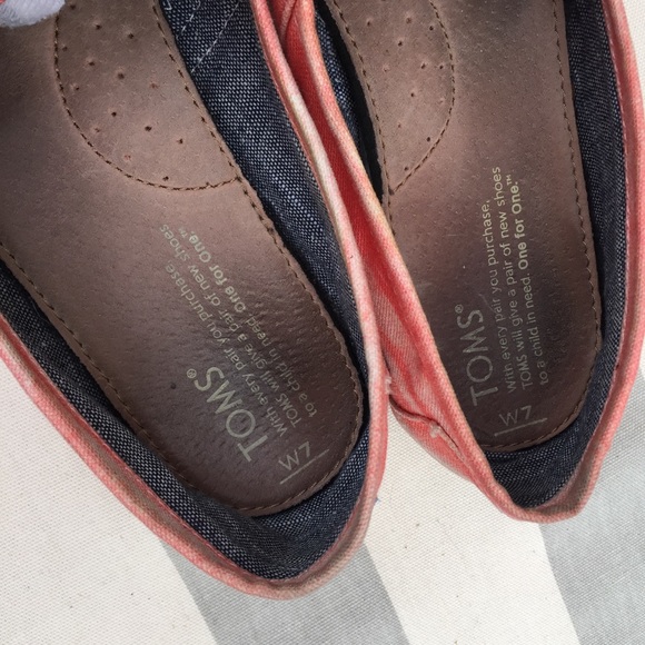 Toms coral and white size 7 slip on pink shoes - Picture 5 of 5